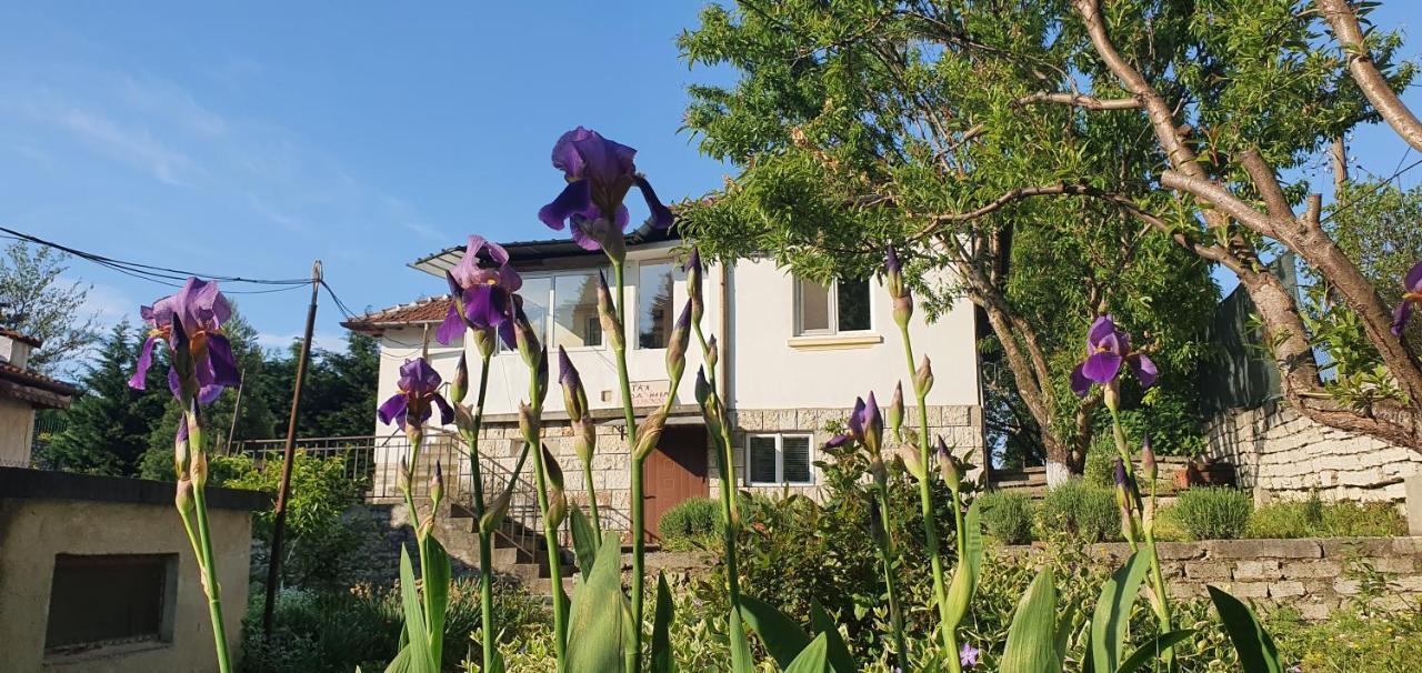 Стая За Гости "Ирина" Baltschik Exterior foto